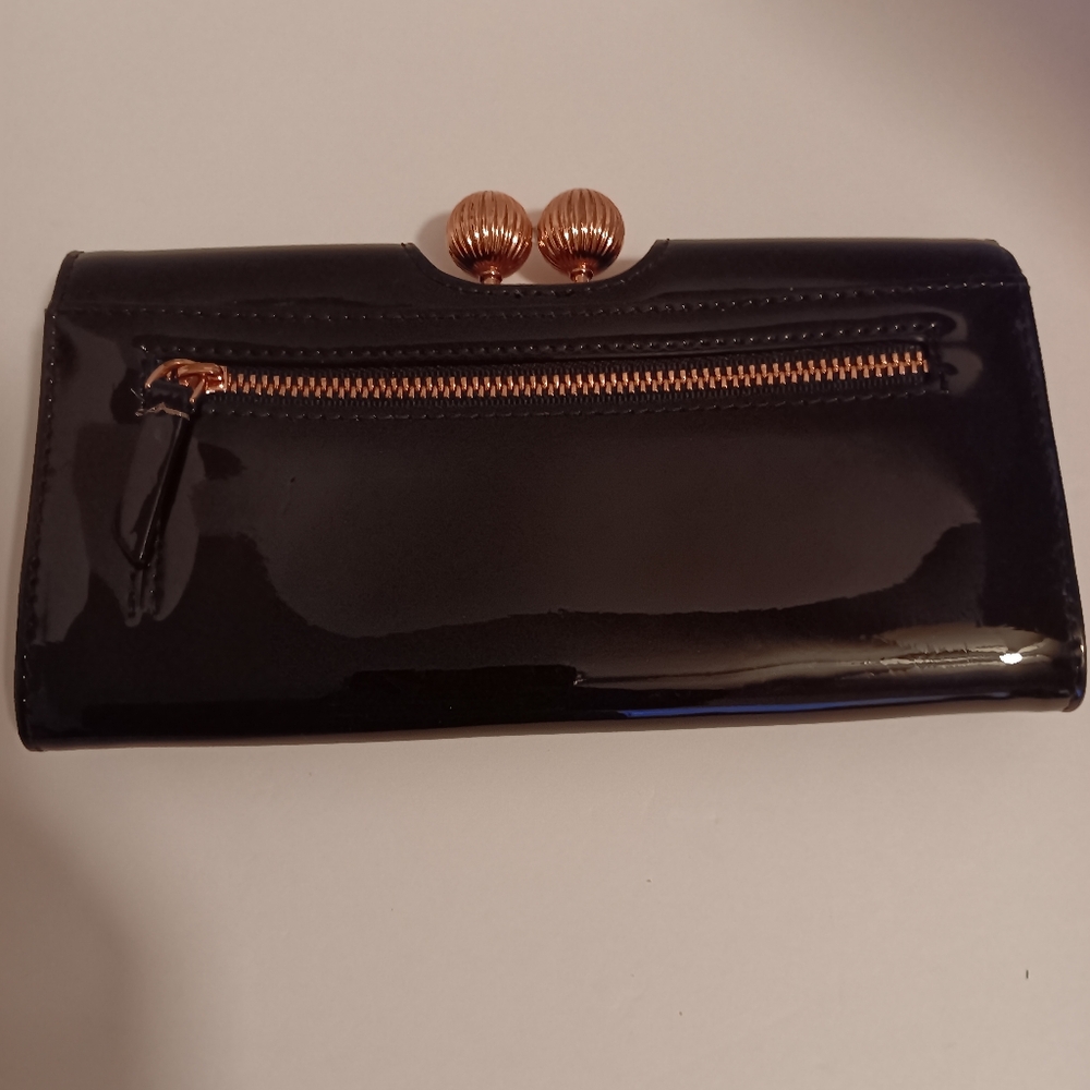 Preloved!! Ted baker patent leather wallet has flaws shown in photos - Picture 3 of 8